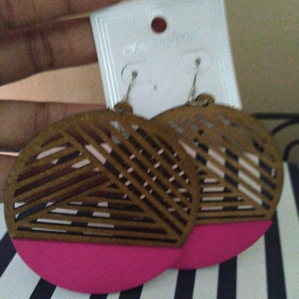 Earrings - Picture 2 of 3